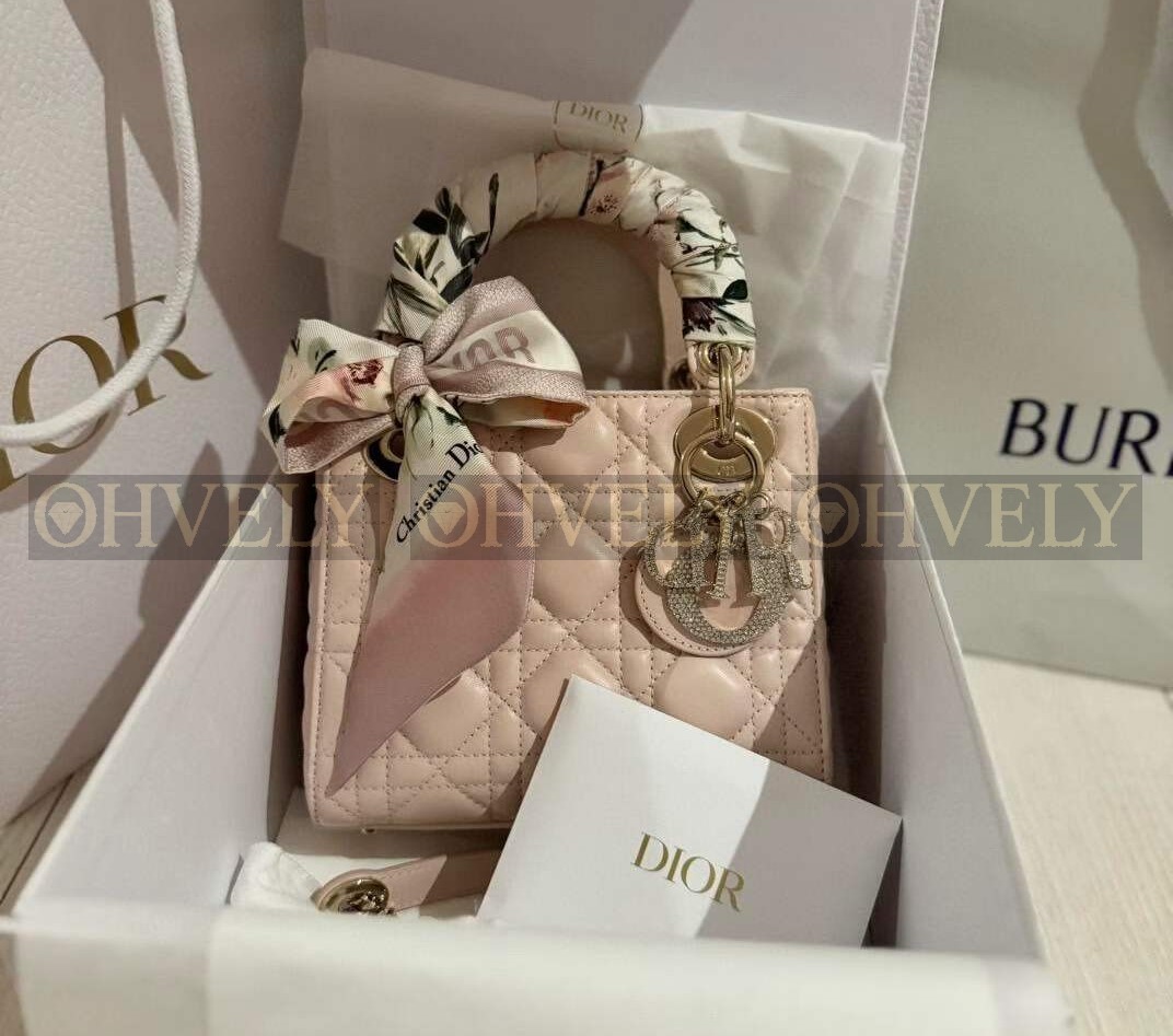 Lady Dior 미니 백 까나쥬 램스킨 (파우더 핑크)