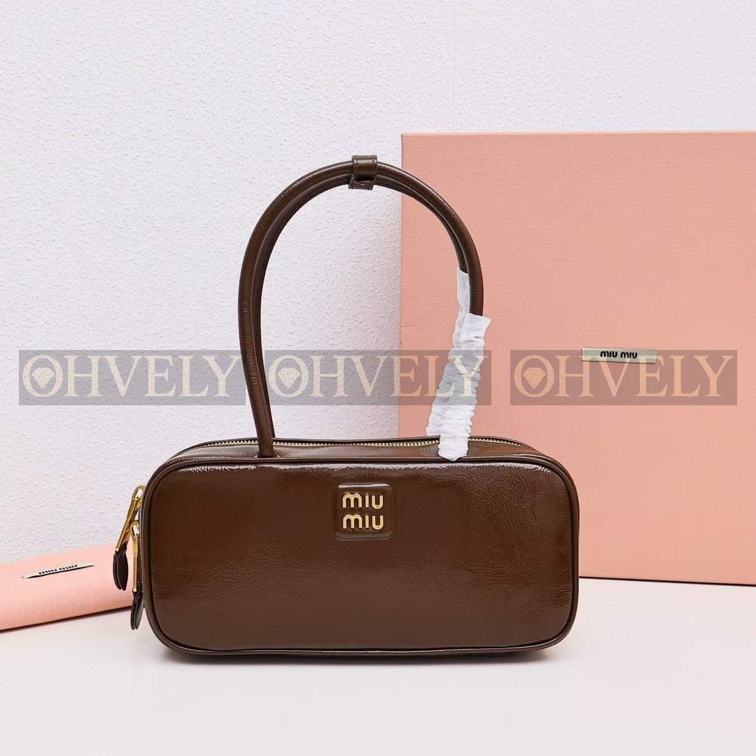 미우미우 나플락 페이턴트 가죽 보 백 브라운(27cm)하이엔드퀄