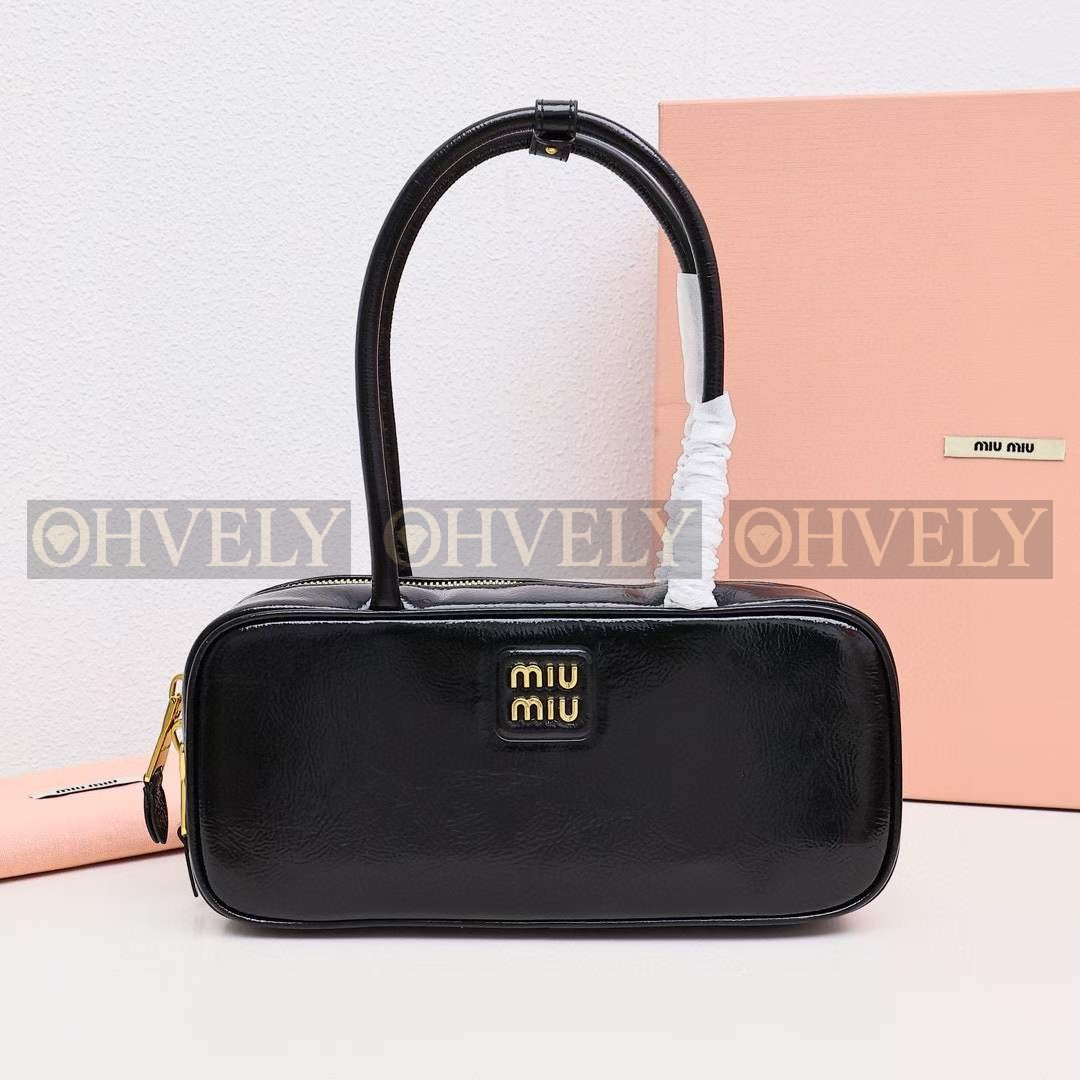 미우미우 나플락 페이턴트 가죽 보 백 블랙(27cm)하이엔드퀄