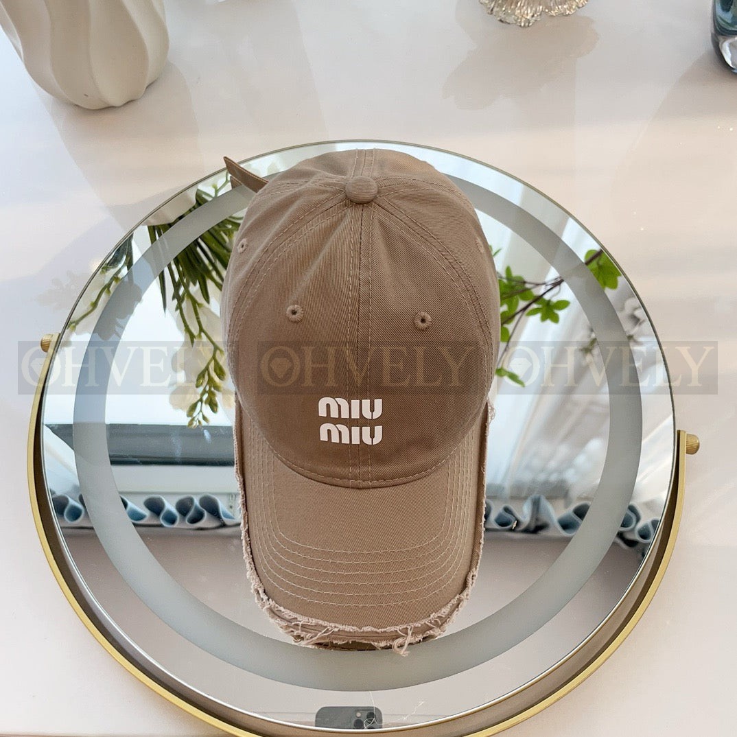 미우미우 볼캡