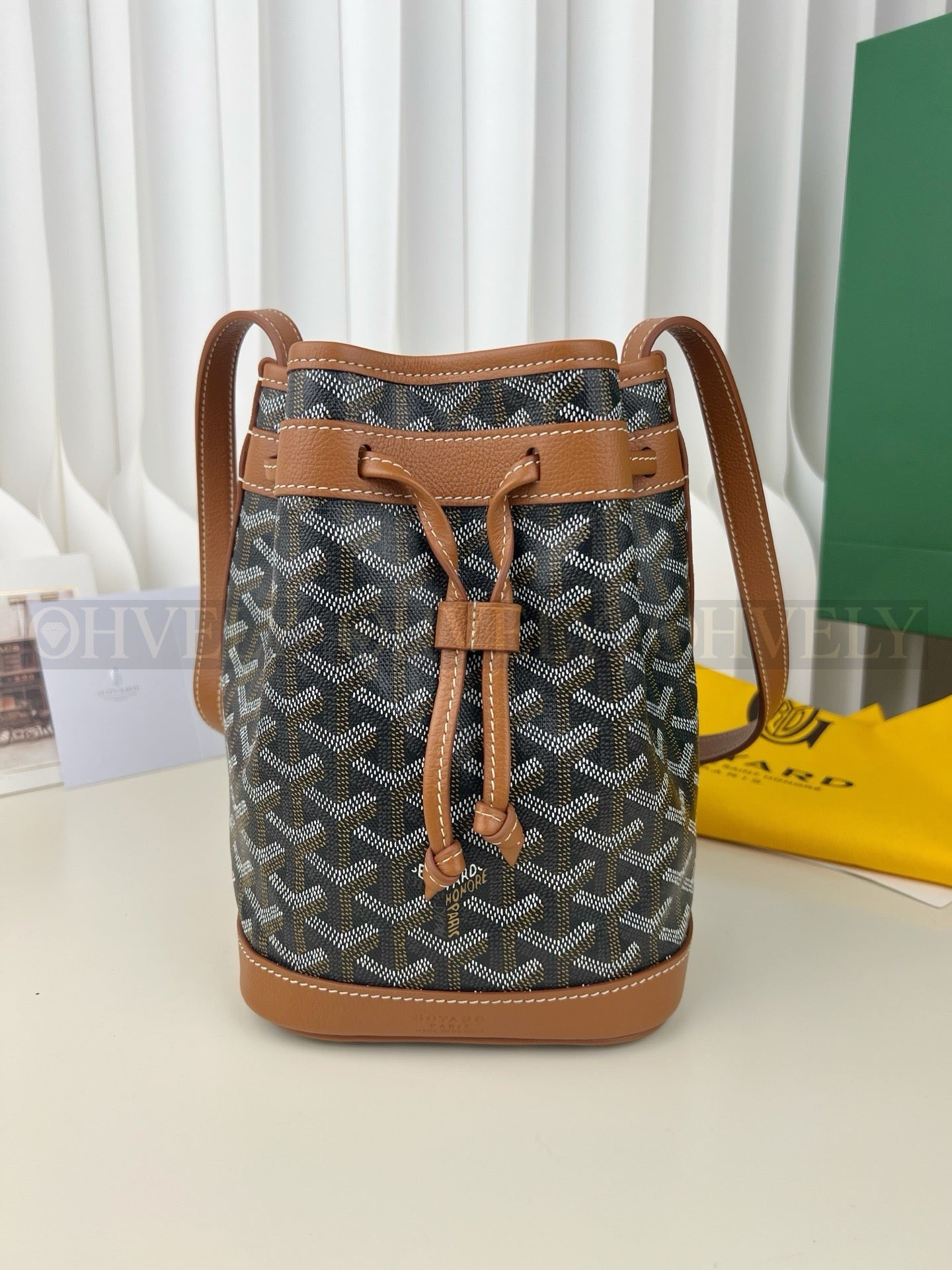 고야드 쁘띠플로 버킷백