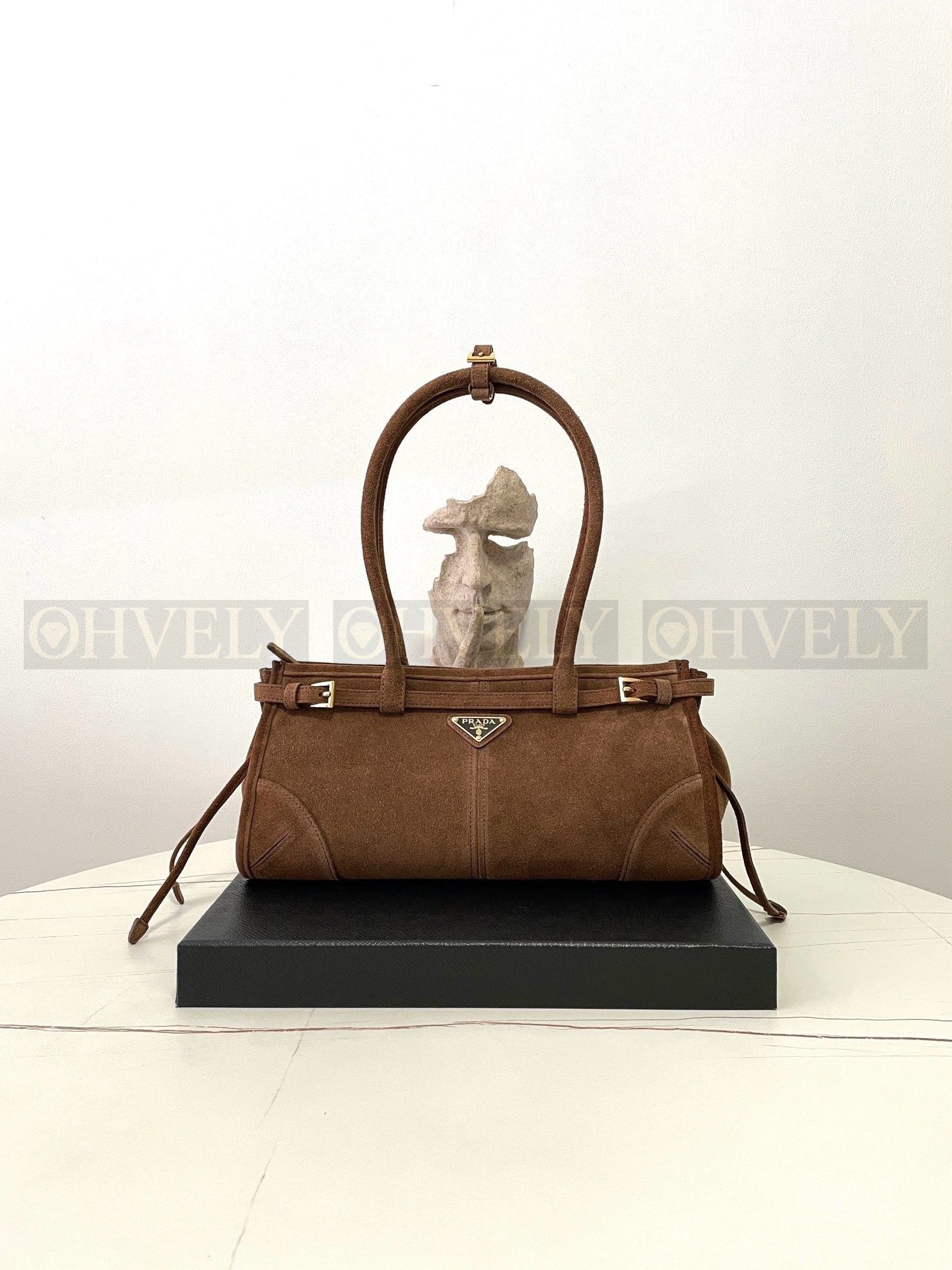 프라다 보니 미디움 스웨이드 핸드백
