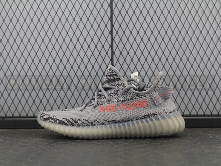 YEEZY 350 V2 벨루가