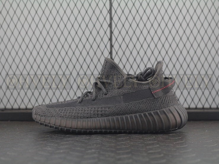 YEEZY 350 V2 스태틱 블랙