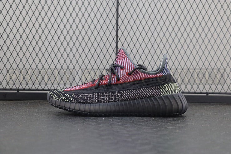 YEEZY 350 V2 예힐