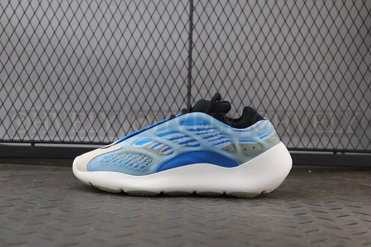 YEEZY 700 V3 아자레스