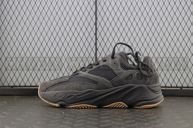 YEEZY 700 유틸리티 블랙