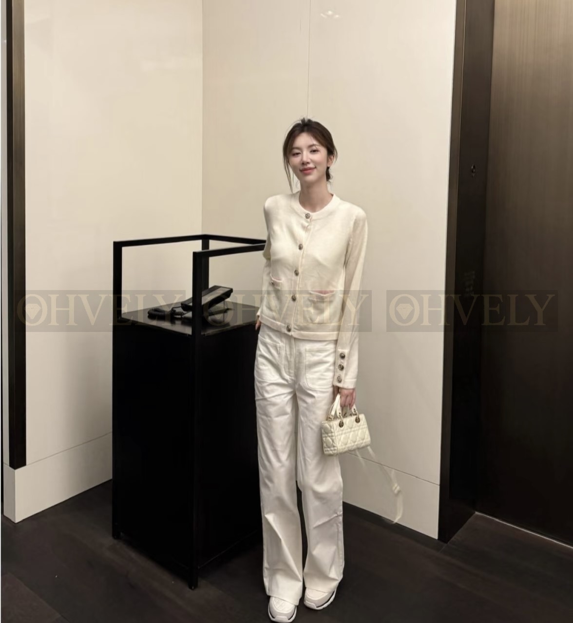 【 ZP 】CHANEL 2025 모직 가디건 (매장가 596만원)