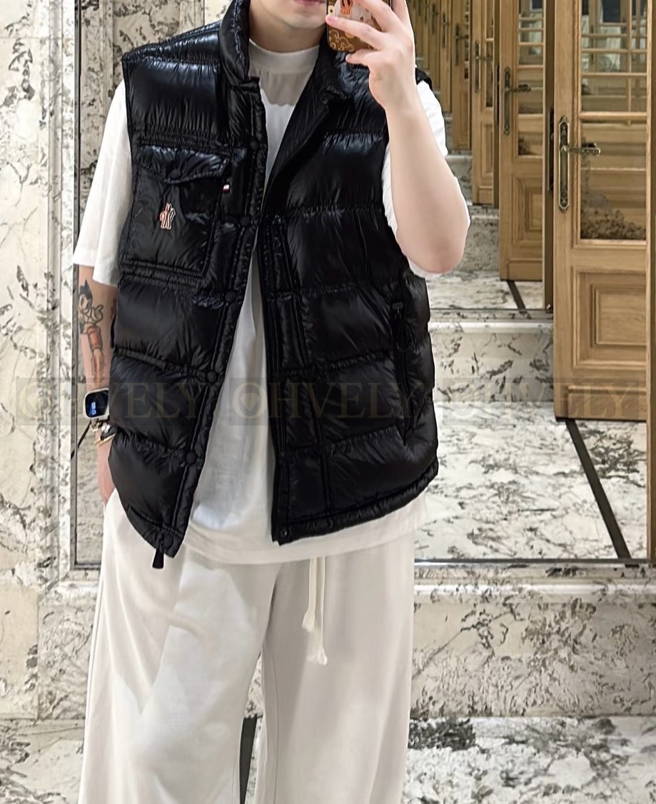 【 ZP 】MONCLER 패딩 조끼 (매장가 276만원)