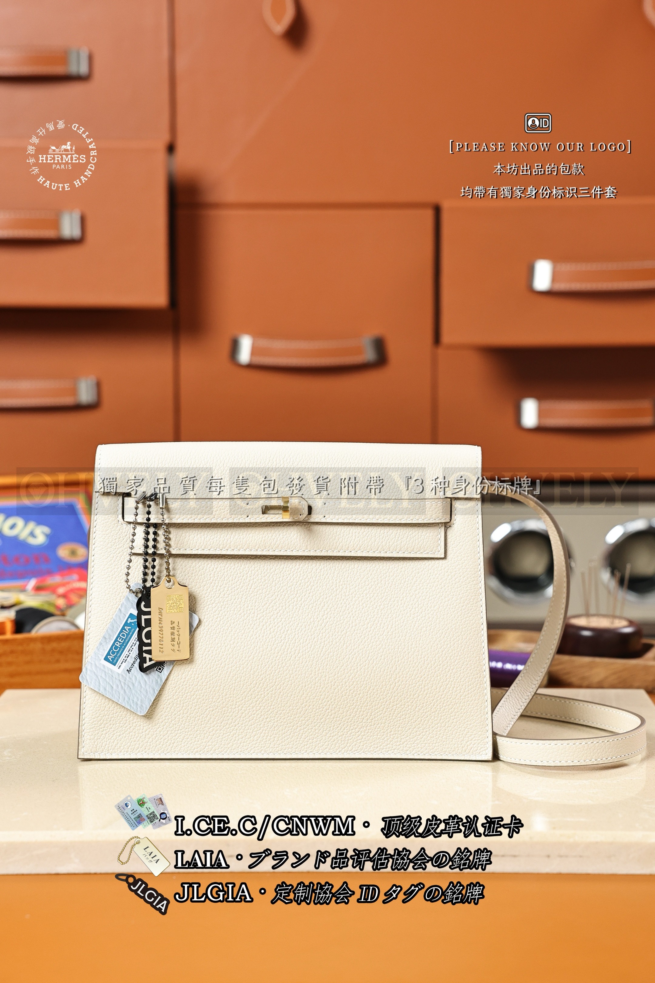 Hermès KELLY 𝘿𝘼𝙉𝙎𝙀 𝟮𝟮 𝘾𝙧𝙖𝙞𝙚 금장