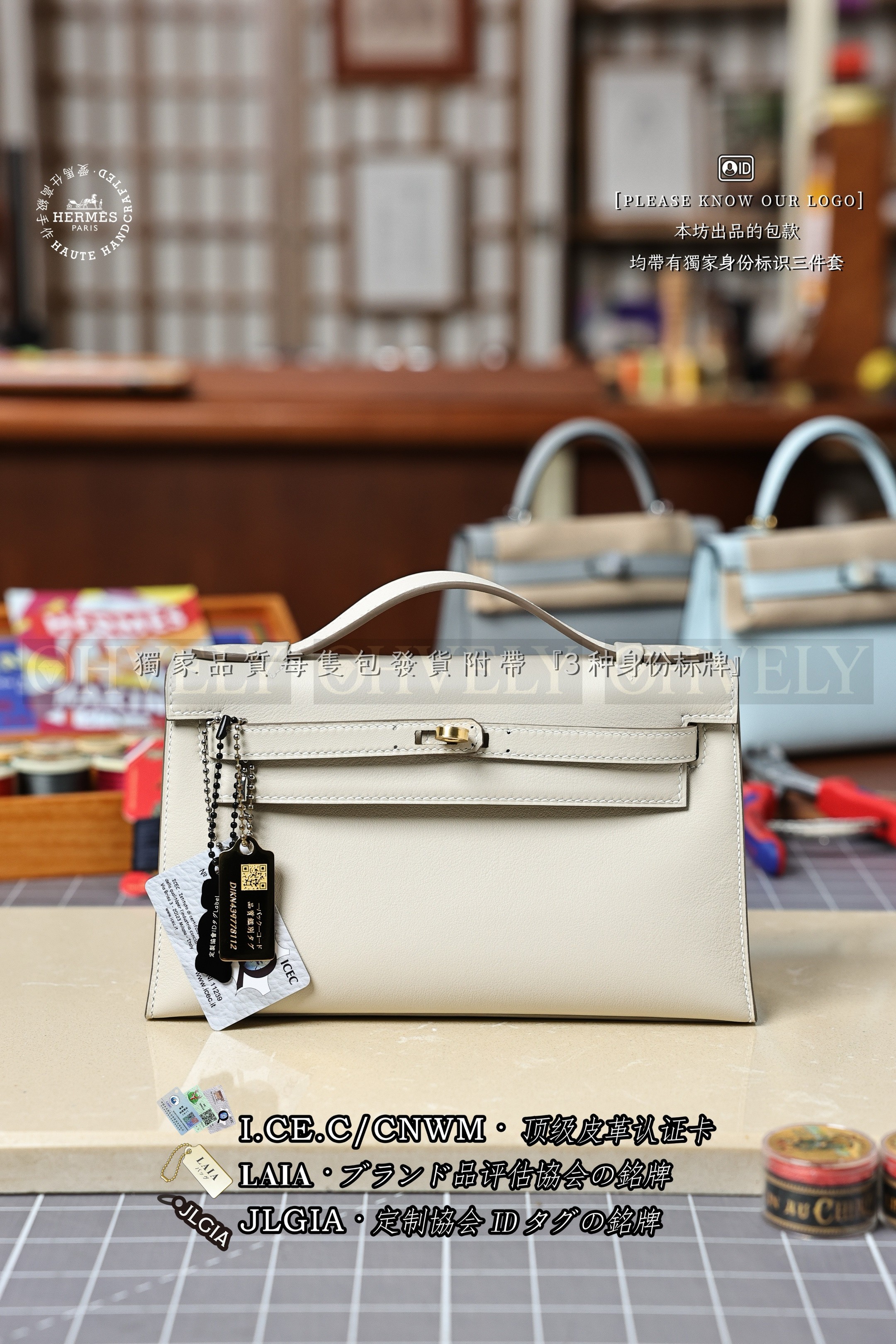 Hermès KELLY 𝙋𝙤𝙘𝙝𝙚𝙩𝙩𝙚 𝘾𝙧𝙖𝙞𝙚 금장