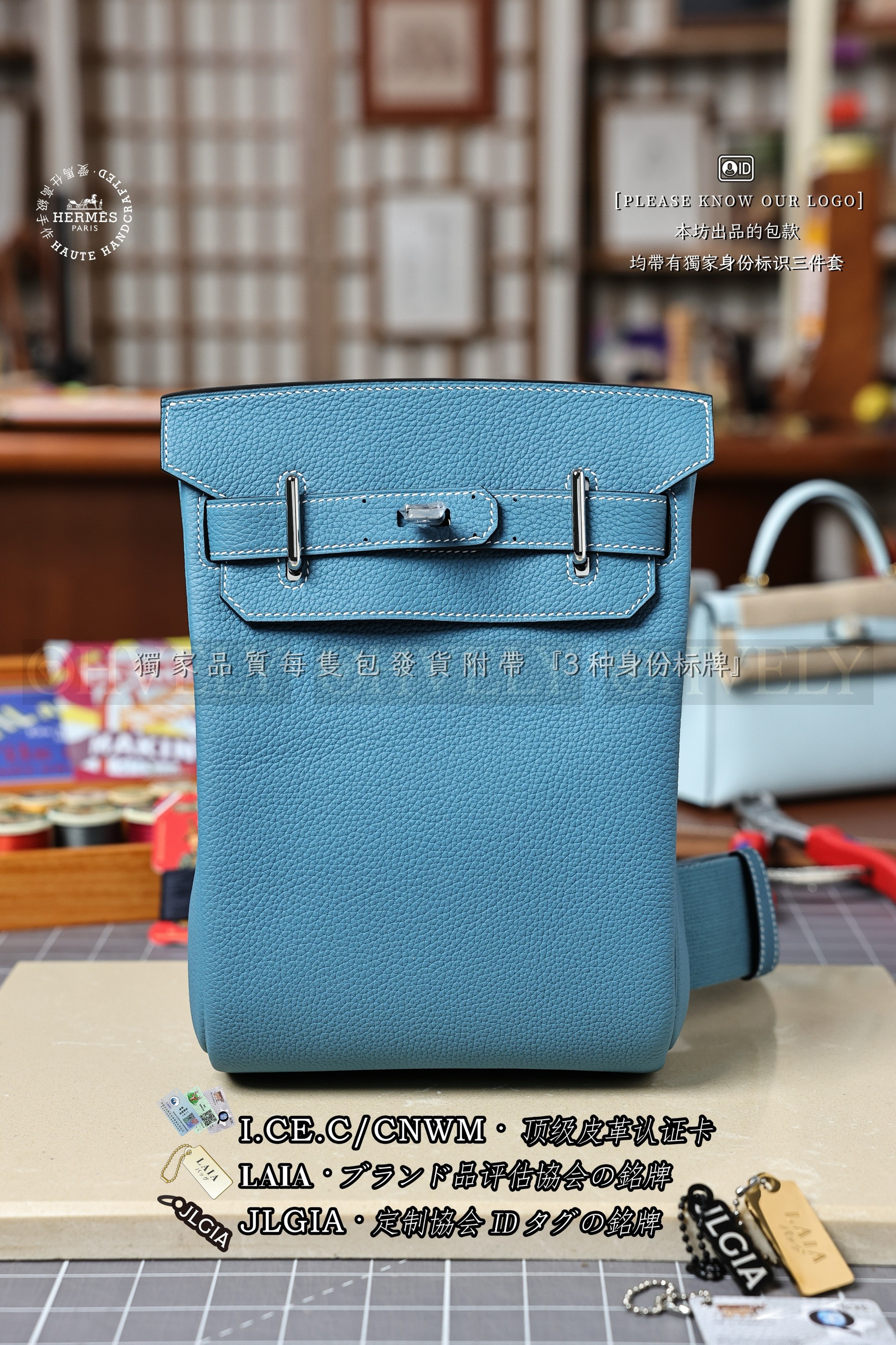 수정 Hermès 𝙃𝘼𝘾 𝘼 𝘿𝙊𝙎 𝙋𝙈 𝟭𝟳 𝘽𝙡𝙪𝙚 𝙅𝙖𝙣𝙚 은장