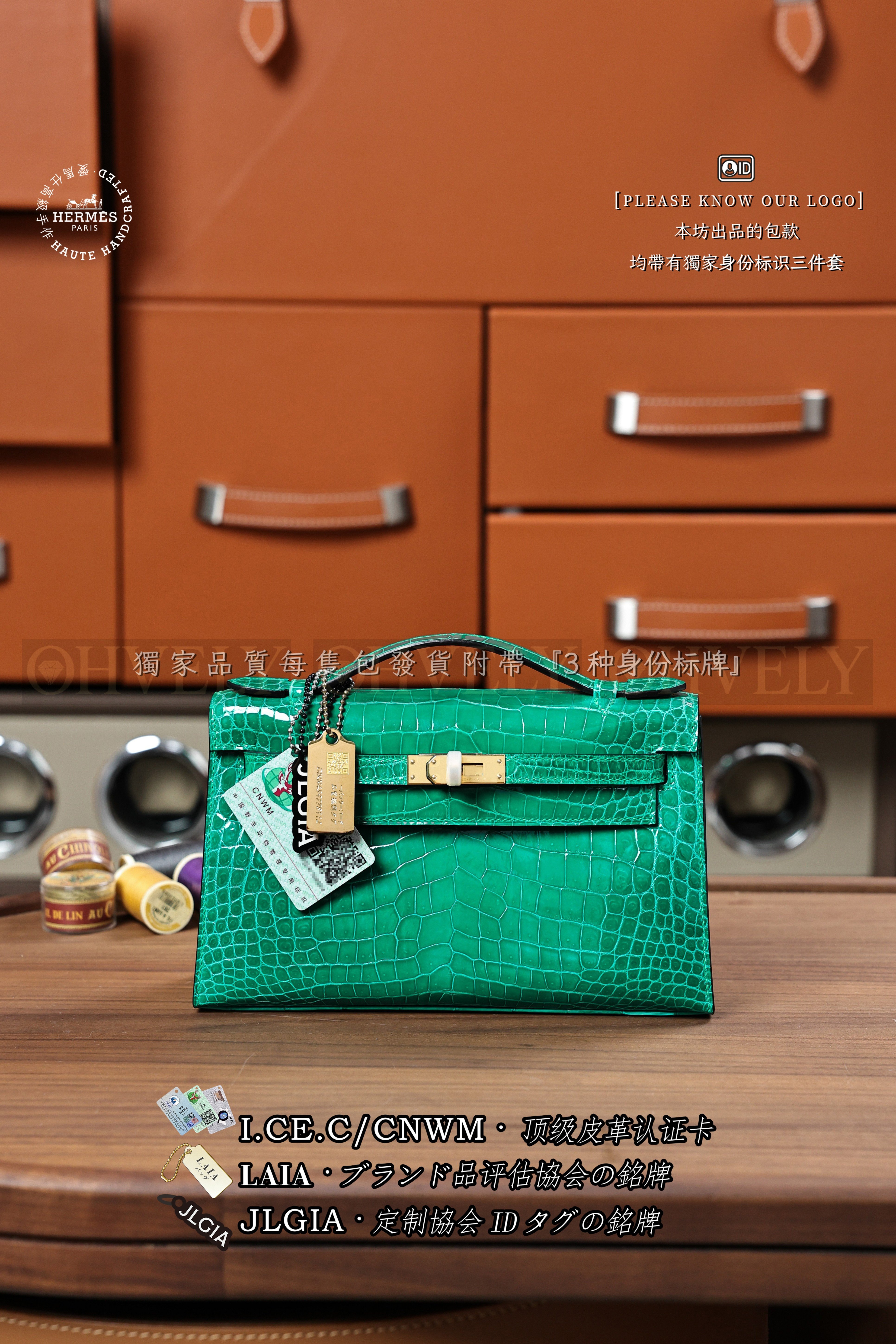 Hermès Kelly 𝙋𝙤𝙘𝙝𝙚𝙩𝙩𝙚 𝙀𝙢𝙚𝙧𝙖𝙪𝙙𝙚 금장