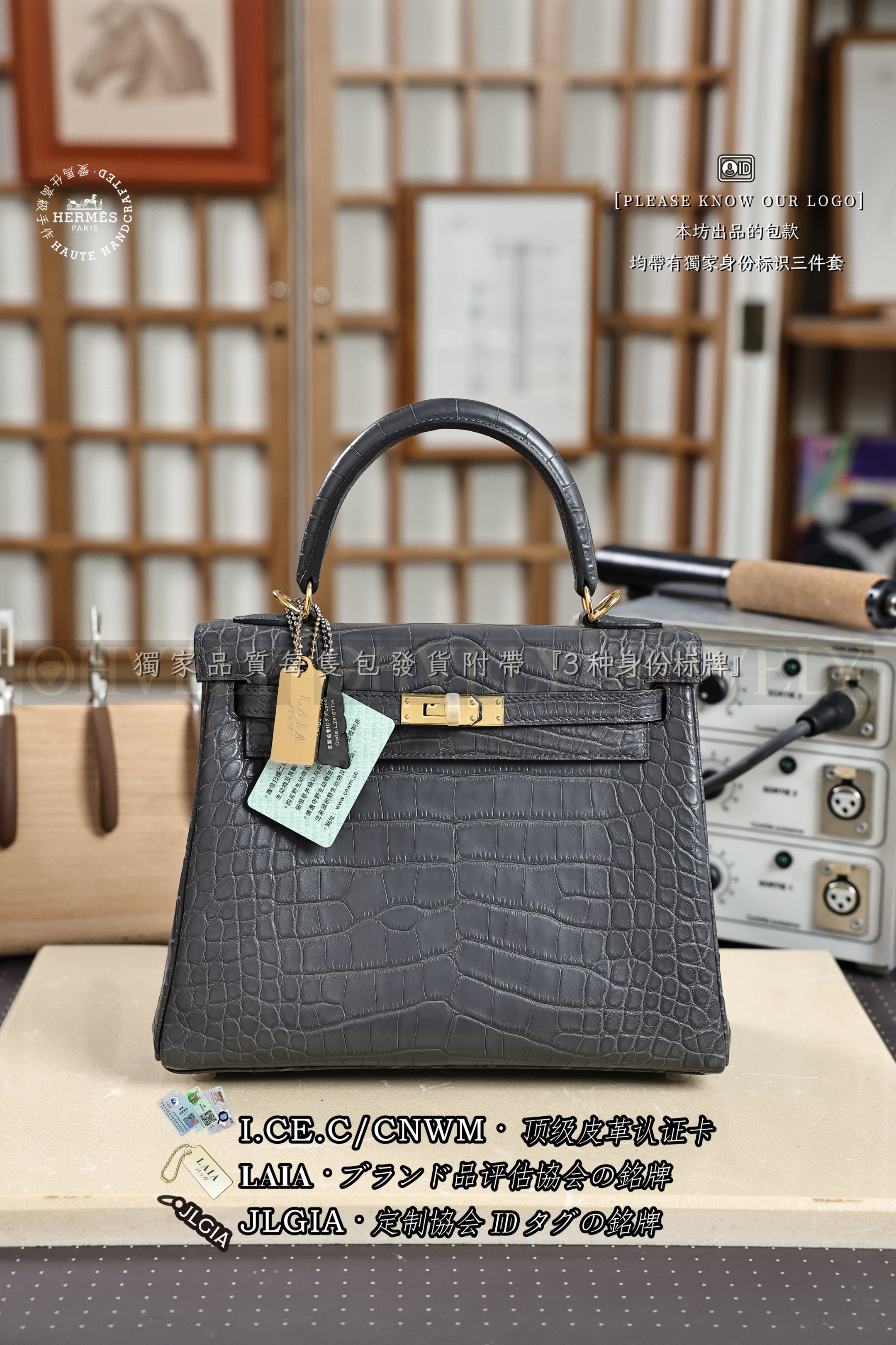 Hermès Kelly 𝟮𝟱 𝙂𝙧𝙞𝙨 𝙈𝙞𝙨𝙩𝙮 금장