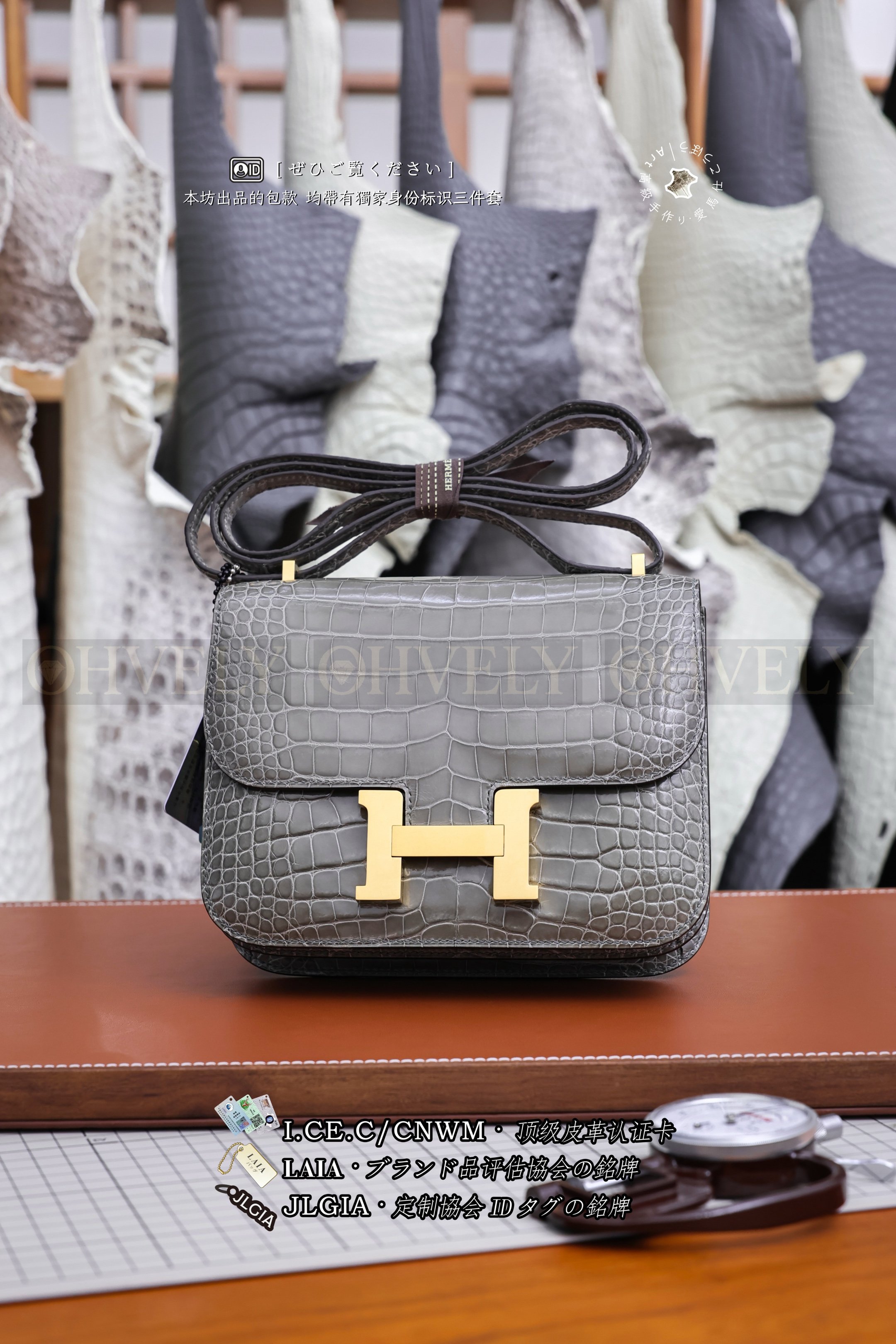 Hermès Constance 𝟷𝟾 𝙶𝚛𝚒𝚜 𝙲𝚒𝚖𝚎𝚗𝚝 금장