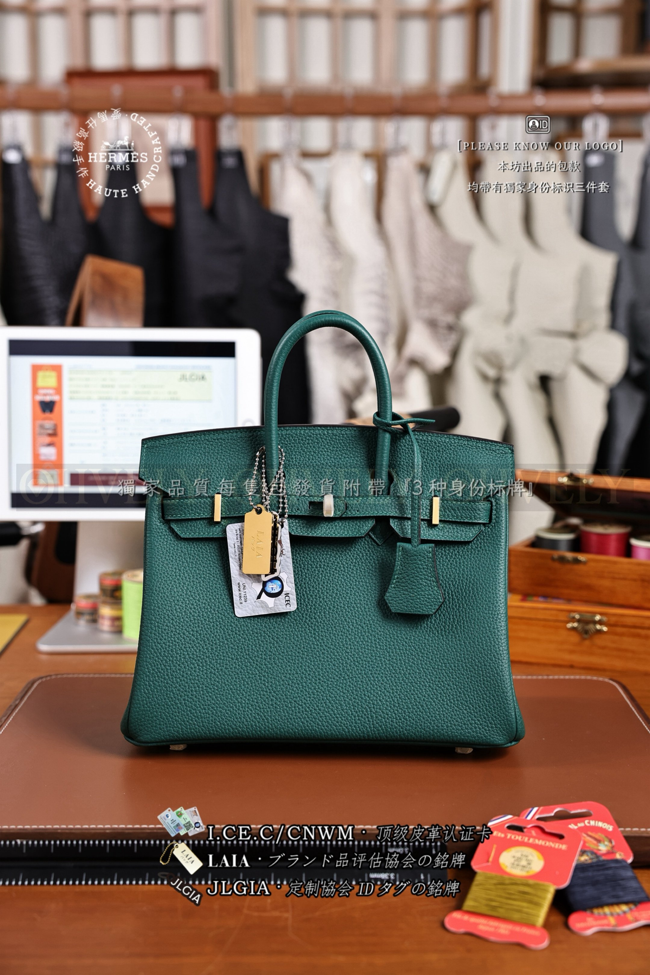 Hermès BIRKIN 𝟮𝟱 𝙏𝙊𝙂𝙊 𝙼𝚊𝚕𝚊𝚌𝚑𝚒𝚝𝚎 금장