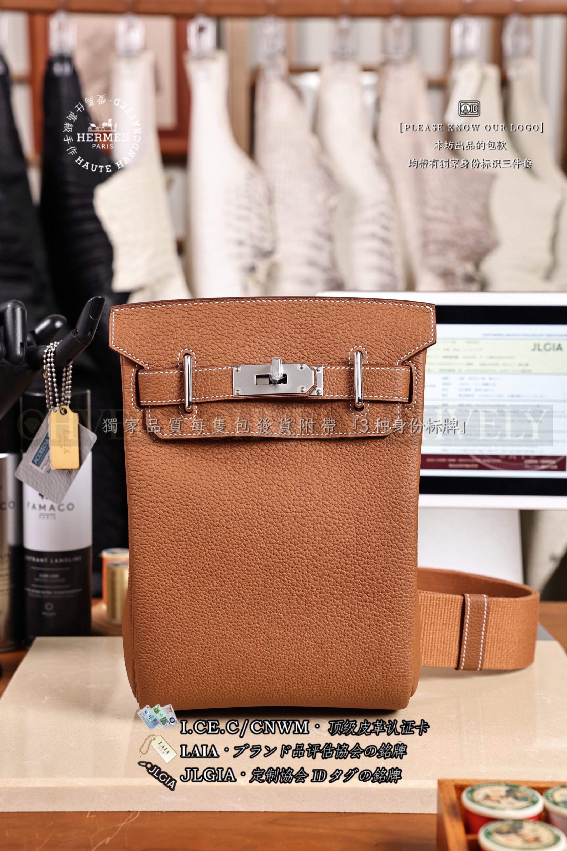 Hermès 𝙃𝘼𝘾 𝘼 𝘿𝙊𝙎 PM 𝙂𝙤𝙡𝙙 은장