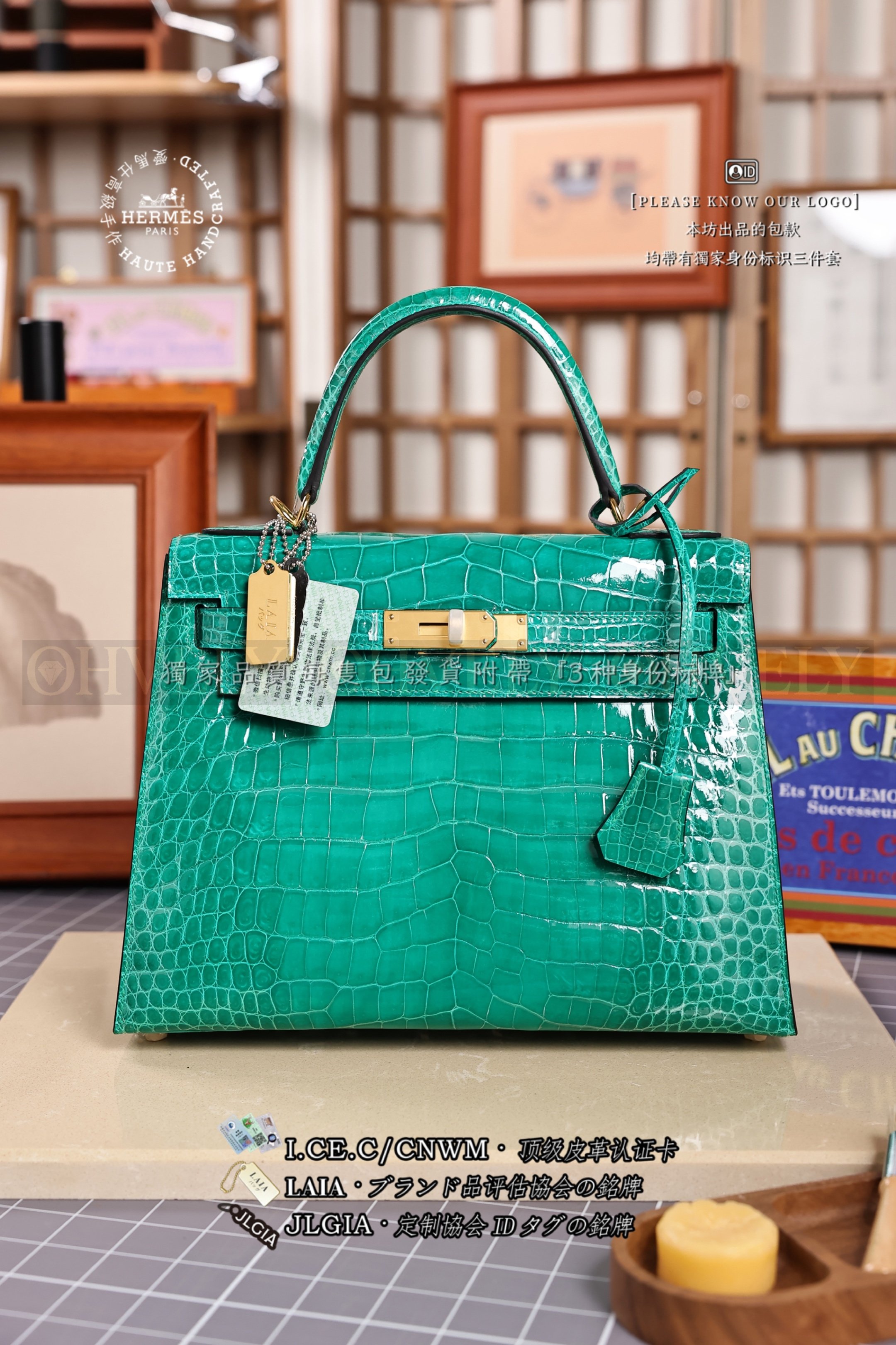 Hermès Kelly 𝟸𝟾 𝚅𝚎𝚛𝚝 𝙹𝚊𝚍𝚎 𝙿𝚘𝚛𝚘𝚜𝚞𝚜 금장