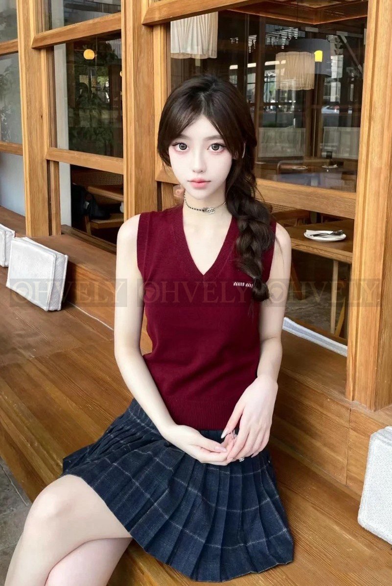 【 ZP버전 】 MIUMIU 미우미우 로고 자수 V넥 니트 베스트