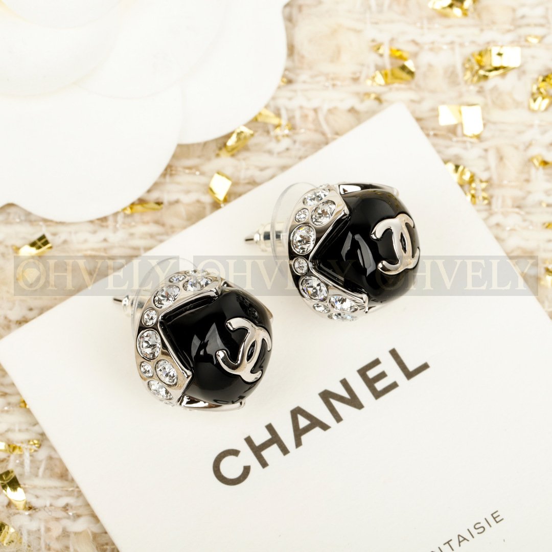 샤넬 CHANEL 퀼팅 메탈 블랙 레진 이어링