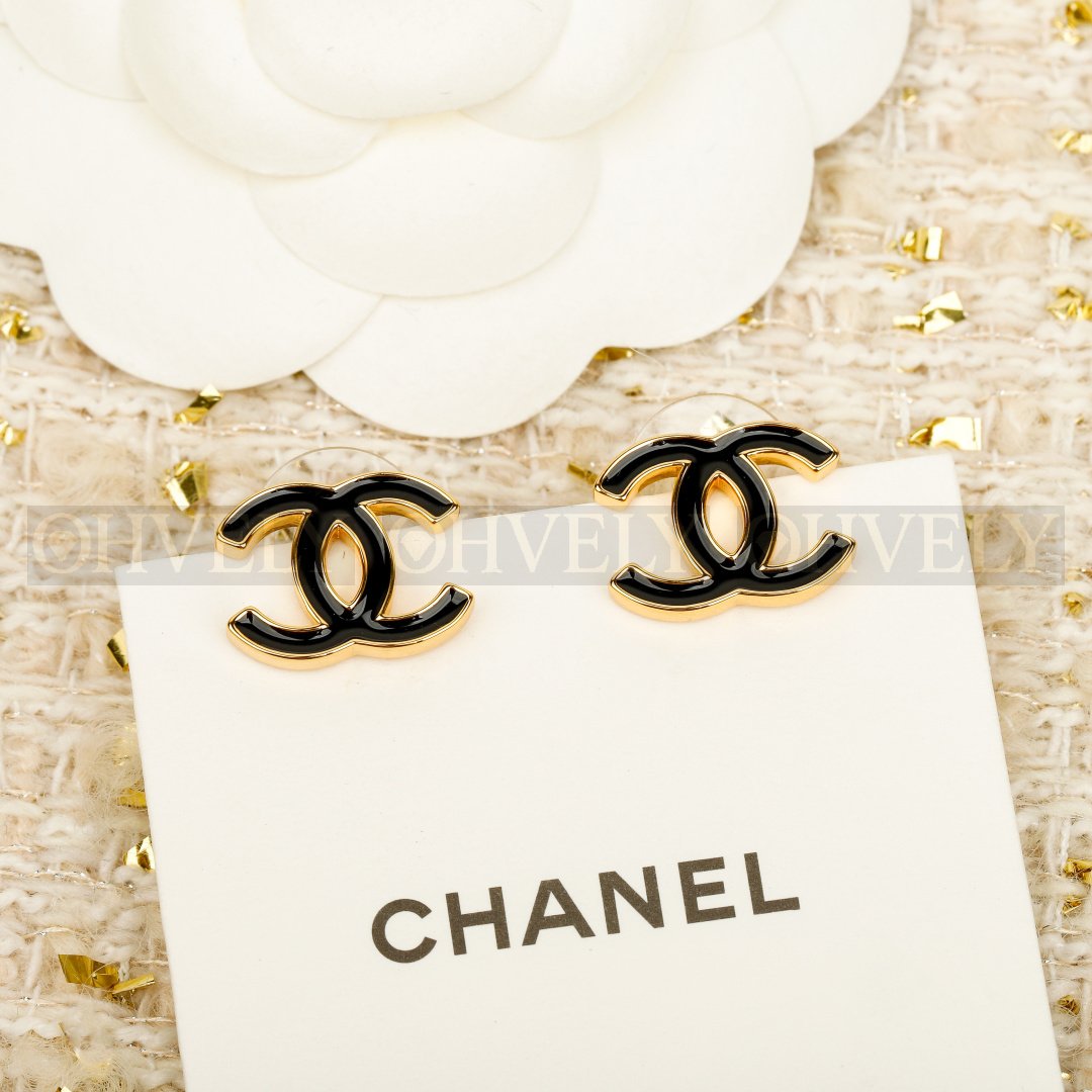 샤넬 CHANEL  CC 로고 블랙 레진 골드 이어링 (스터드형)