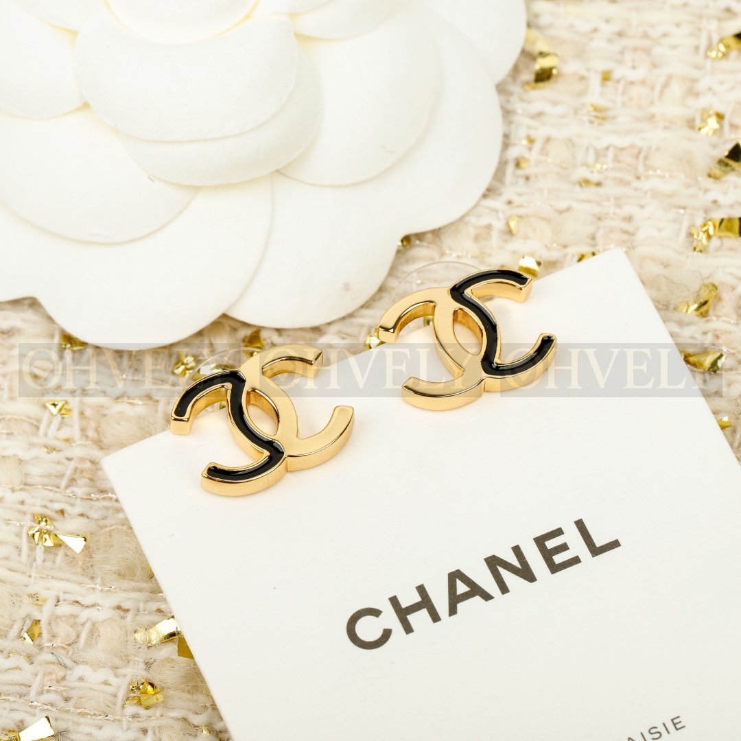 샤넬 CHANEL 블랙 에나멜 라인 이어링