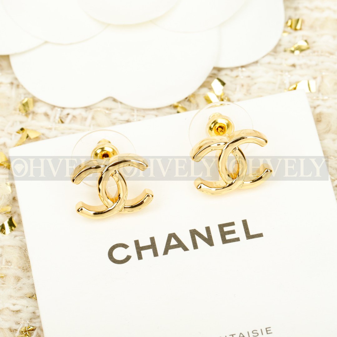 샤넬 CHANEL 해머드 스터드 이어링 (골드)