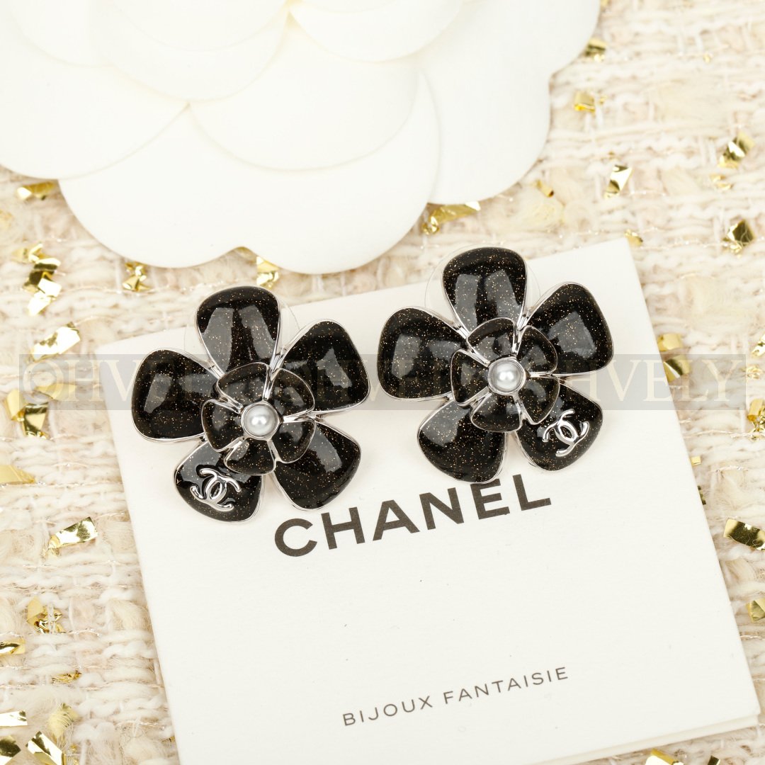 샤넬 CHANEL 크루즈 쇼 까멜리아 스터드 이어링 (블랙)