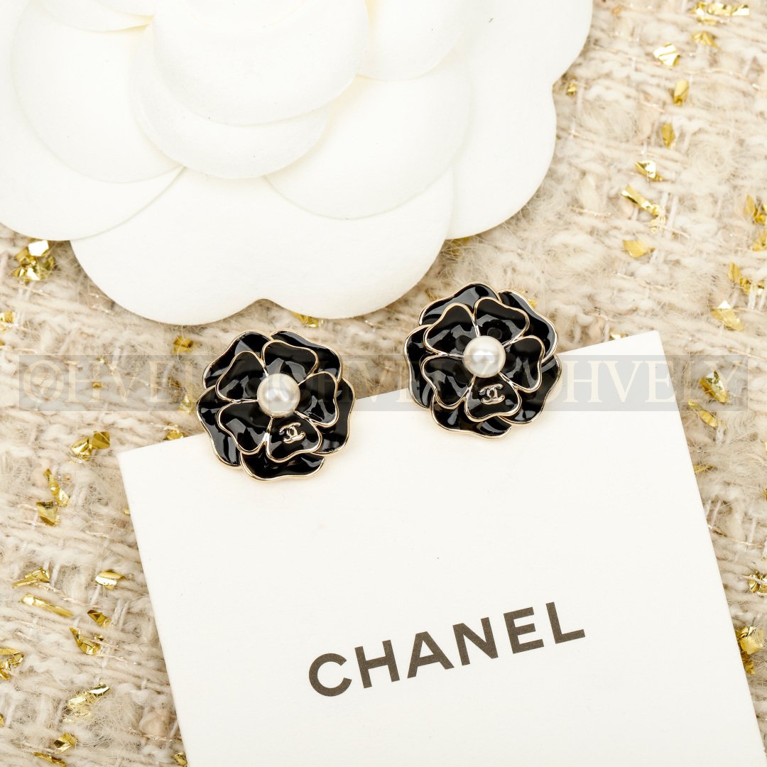 샤넬 CHANEL 크루즈 컬렉션 까멜리아 스터드 이어링 (블랙)