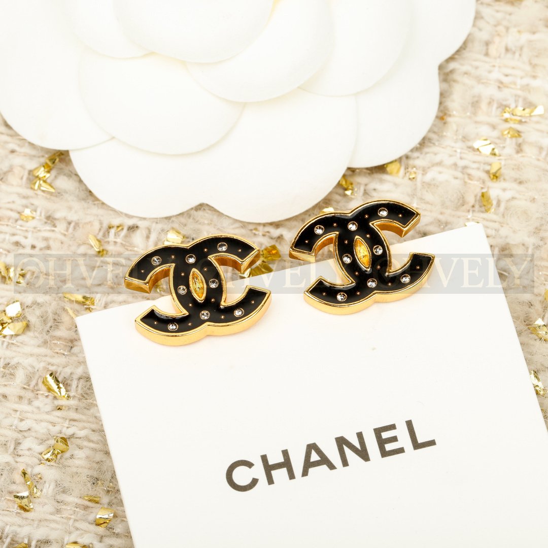 샤넬 CHANEL 레진 스터드 이어링