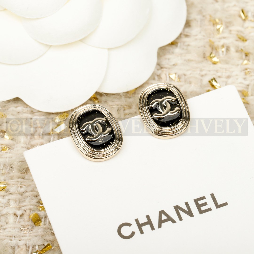 샤넬 CHANEL 블랙 메탈 레진 스터드 이어링
