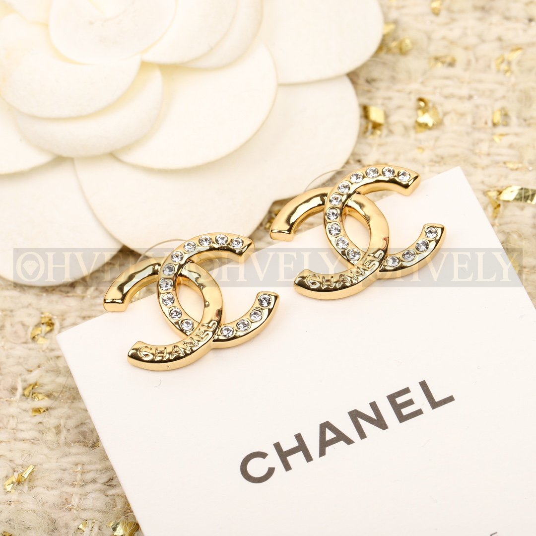 샤넬 CHANEL 크리스탈 레터링 스터드 이어링