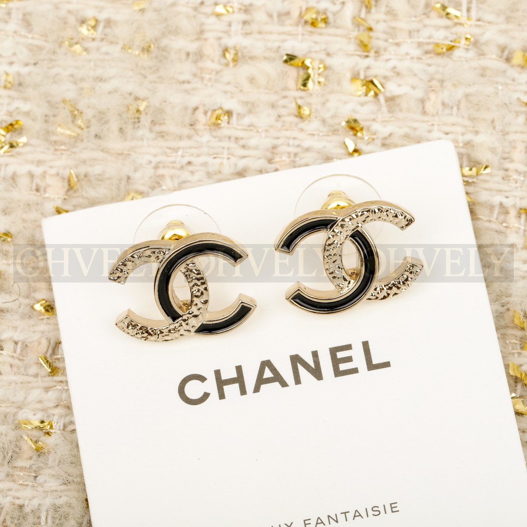샤넬 CHANEL 데님 크리스탈 반반 CC 로고 귀걸이 (블랙)