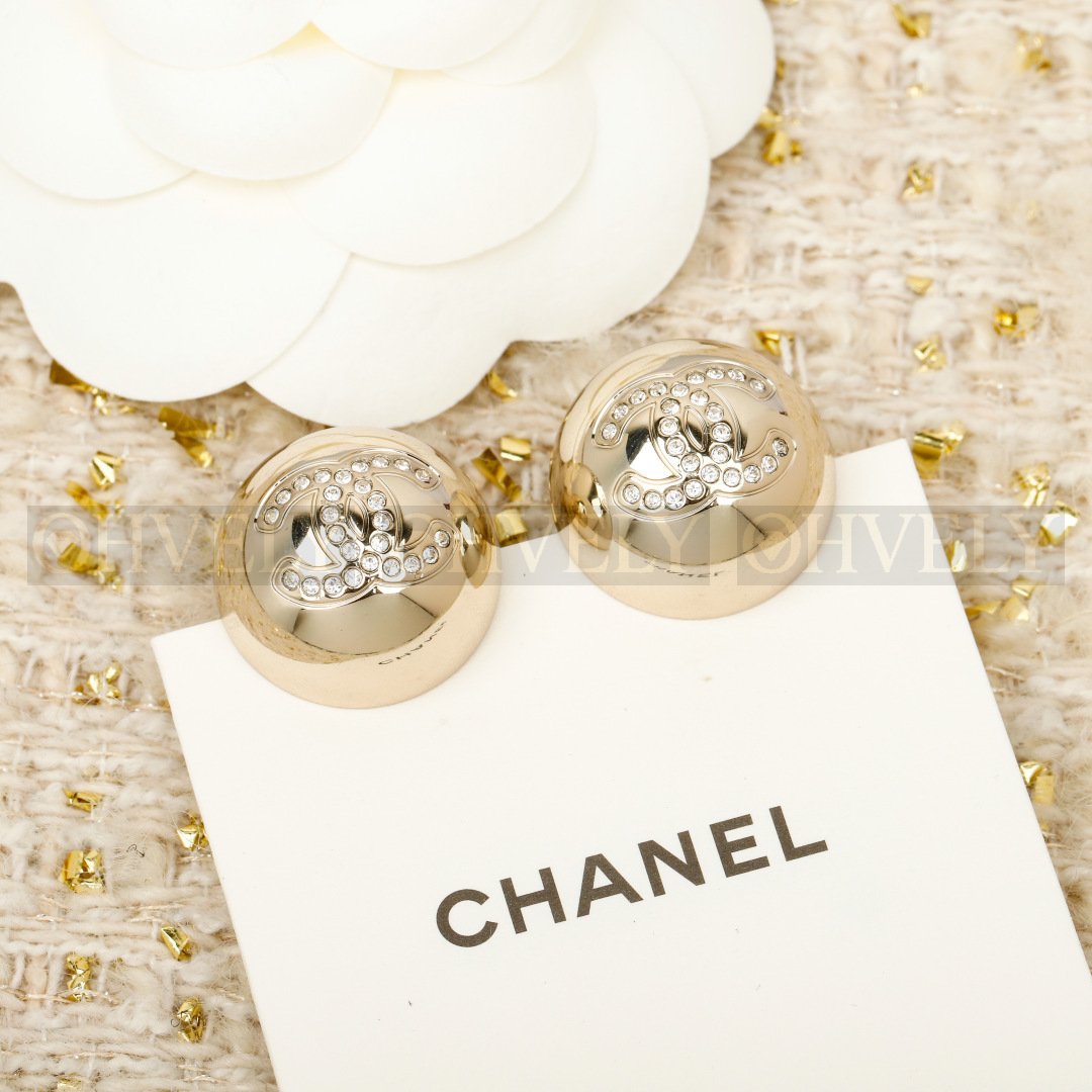 샤넬 CHANEL 메탈 스트라스 돔 이어링 (골드)