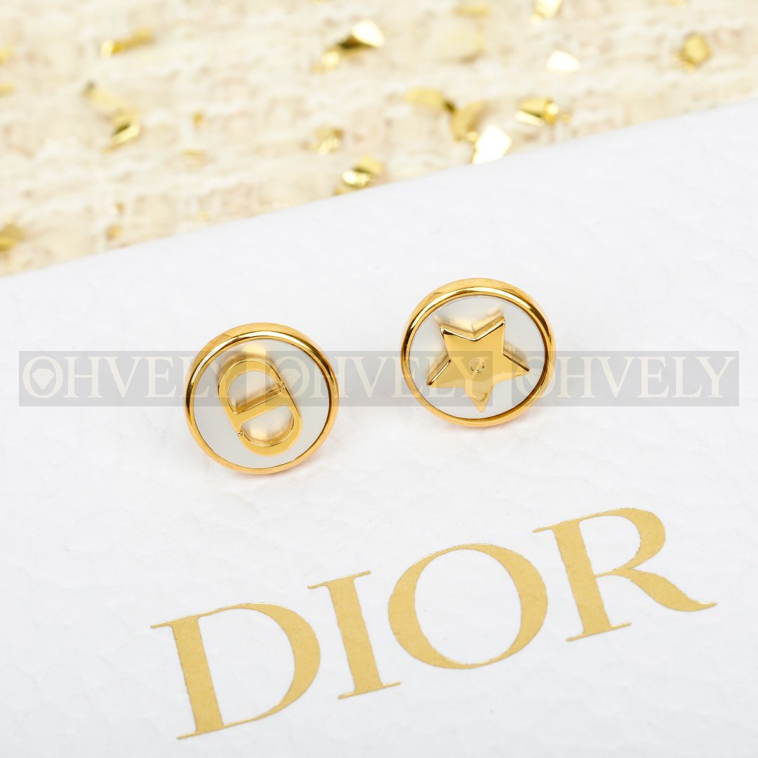 디올 Dior D-Luck 스터드 이어링 (화이트)
