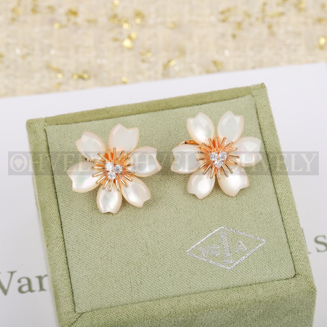 반클리프 아펠 Van Cleef & Arpels 로즈 드 노엘 이어링 미니 모델