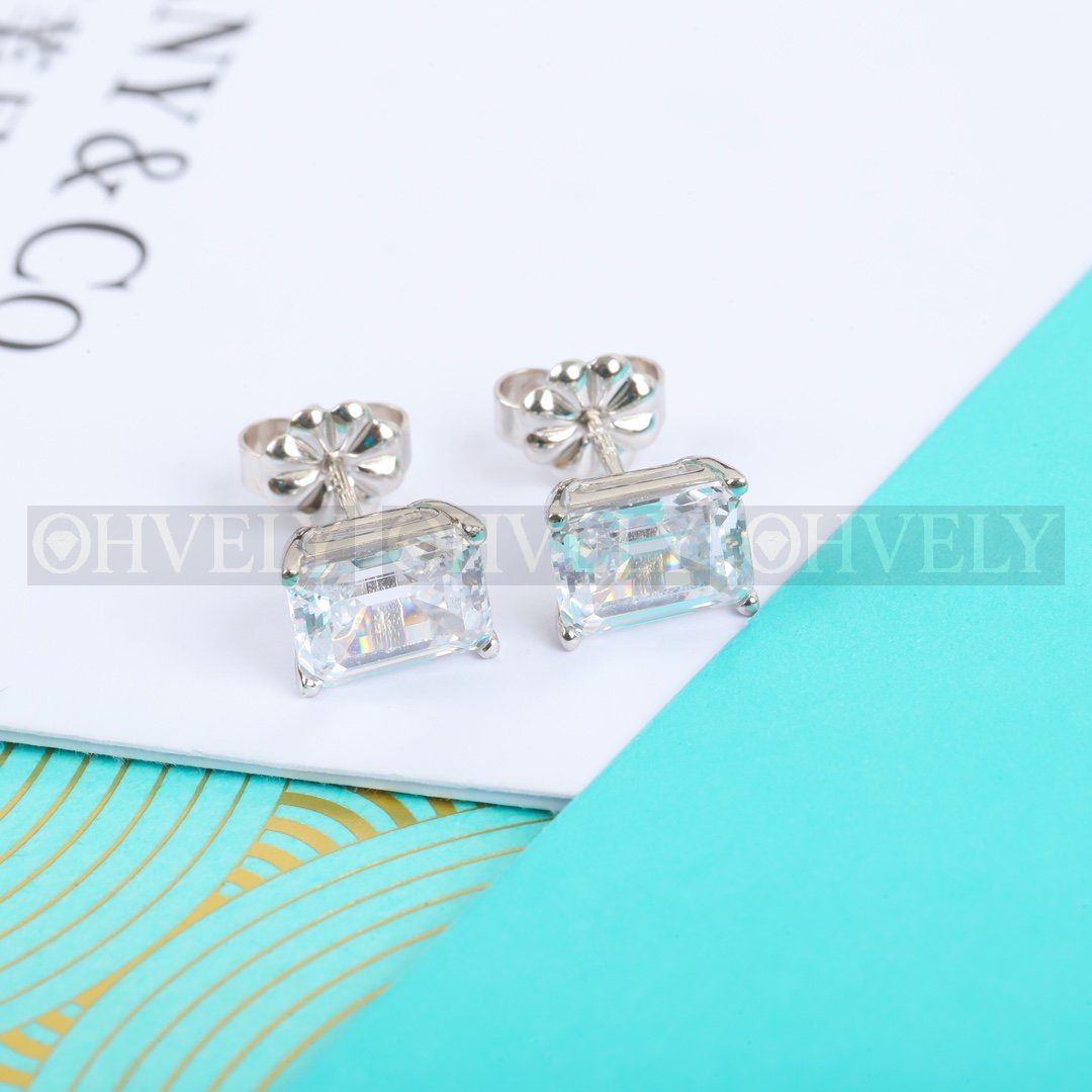 티파니앤코 Tiffany & Co. 솔리테어 에메랄드 컷 다이아몬드 스터드 이어링
