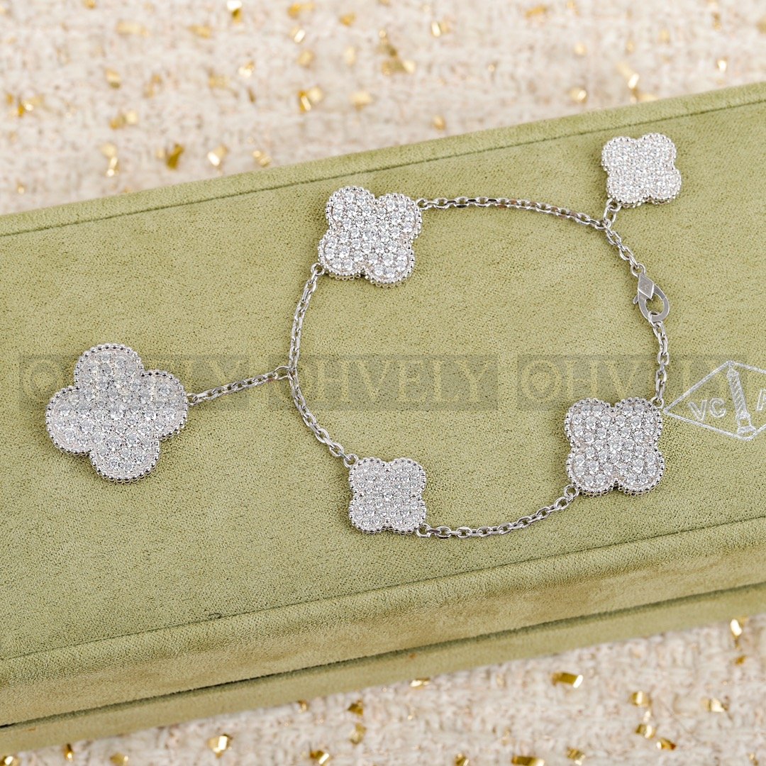 반클리프 아펠 Van Cleef & Arpels 빈티지 알함브라 브레이슬릿 (5개 모티프 - 다이아몬드 파베)