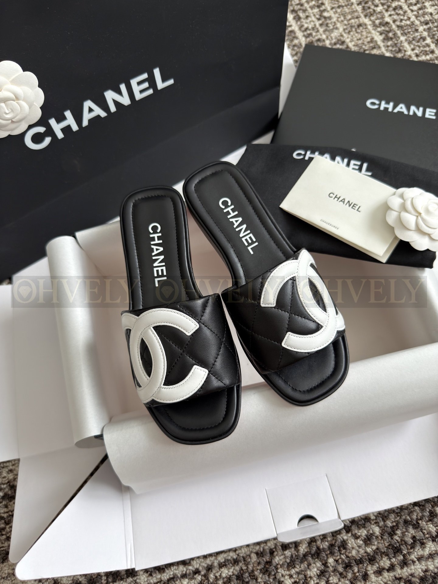 Chanel 더블cc 퀄팅 슬라이드 슬리퍼 블랙