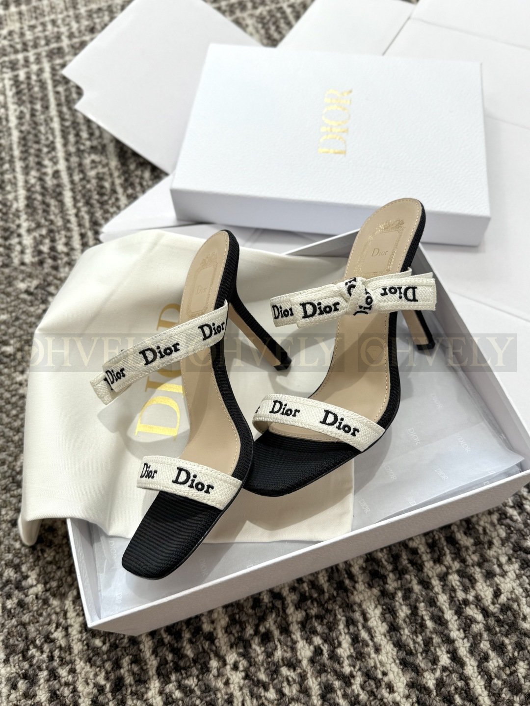 Dior 26s/s 신상 JADIOR 자수 스트랩 힐슬리퍼