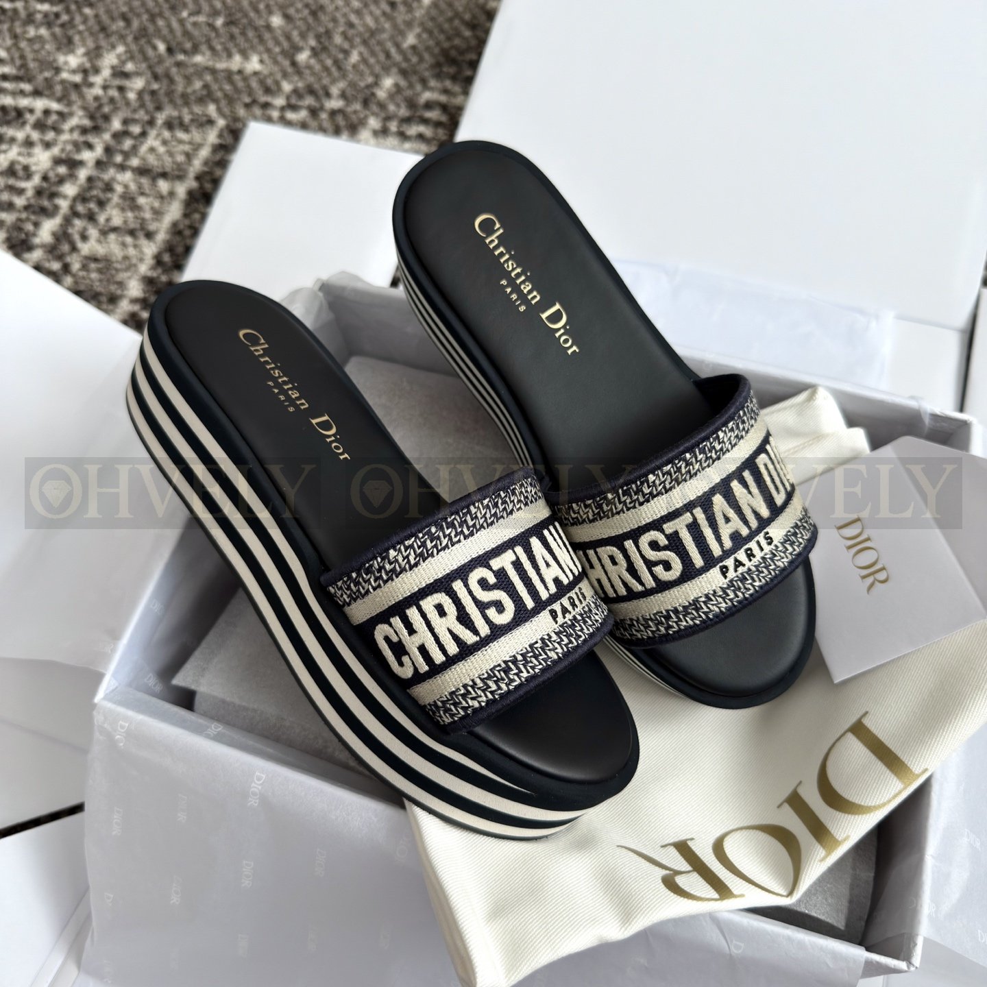 Dior Dway 플랫폼 자수슬리퍼
