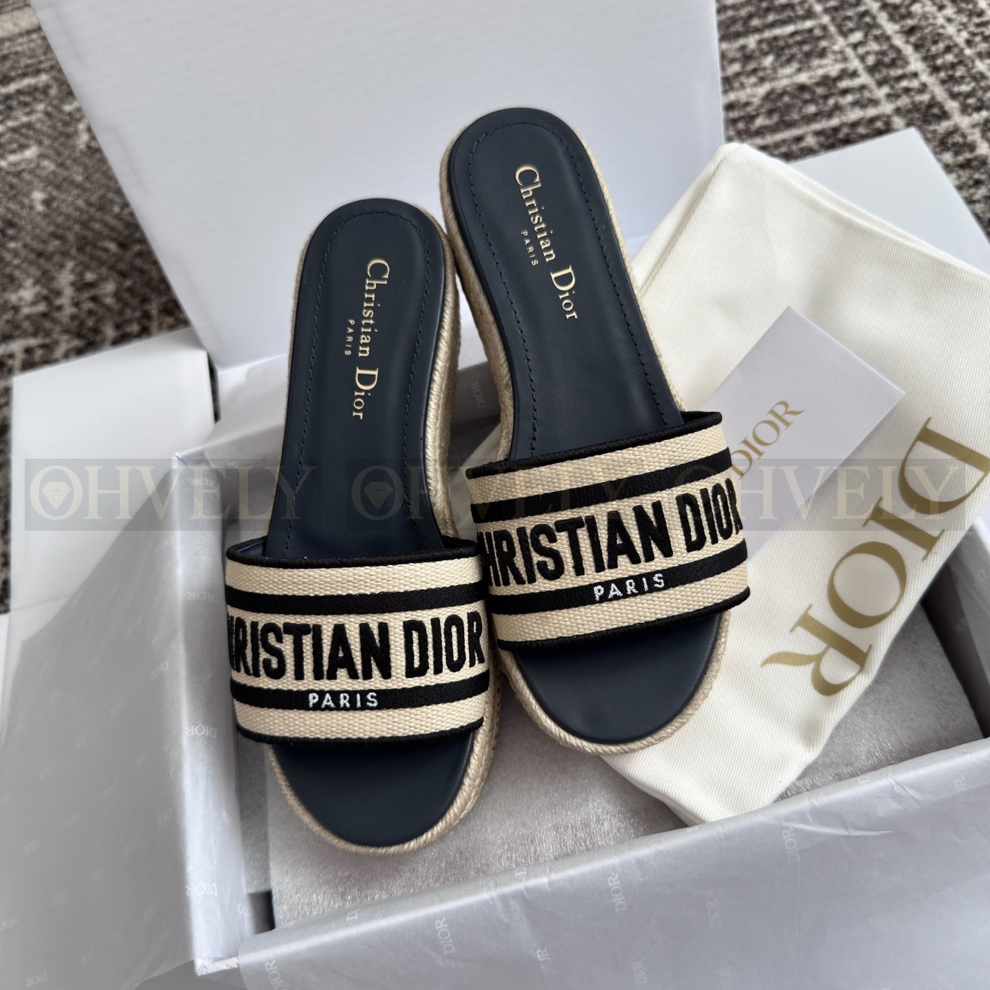 Dior Dway 플랫폼 자수슬리퍼