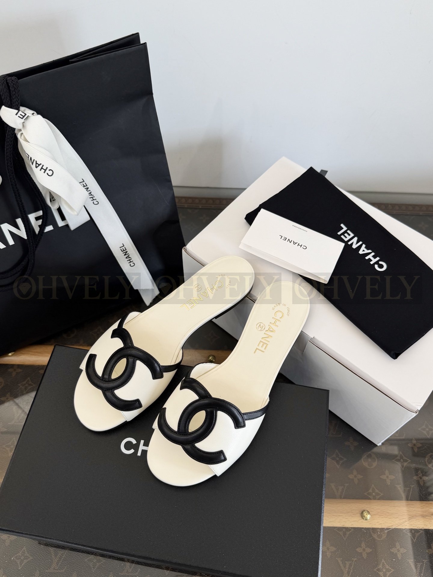 Chanel 더블CC 빅로고 슬라이드 슬리퍼 화이트