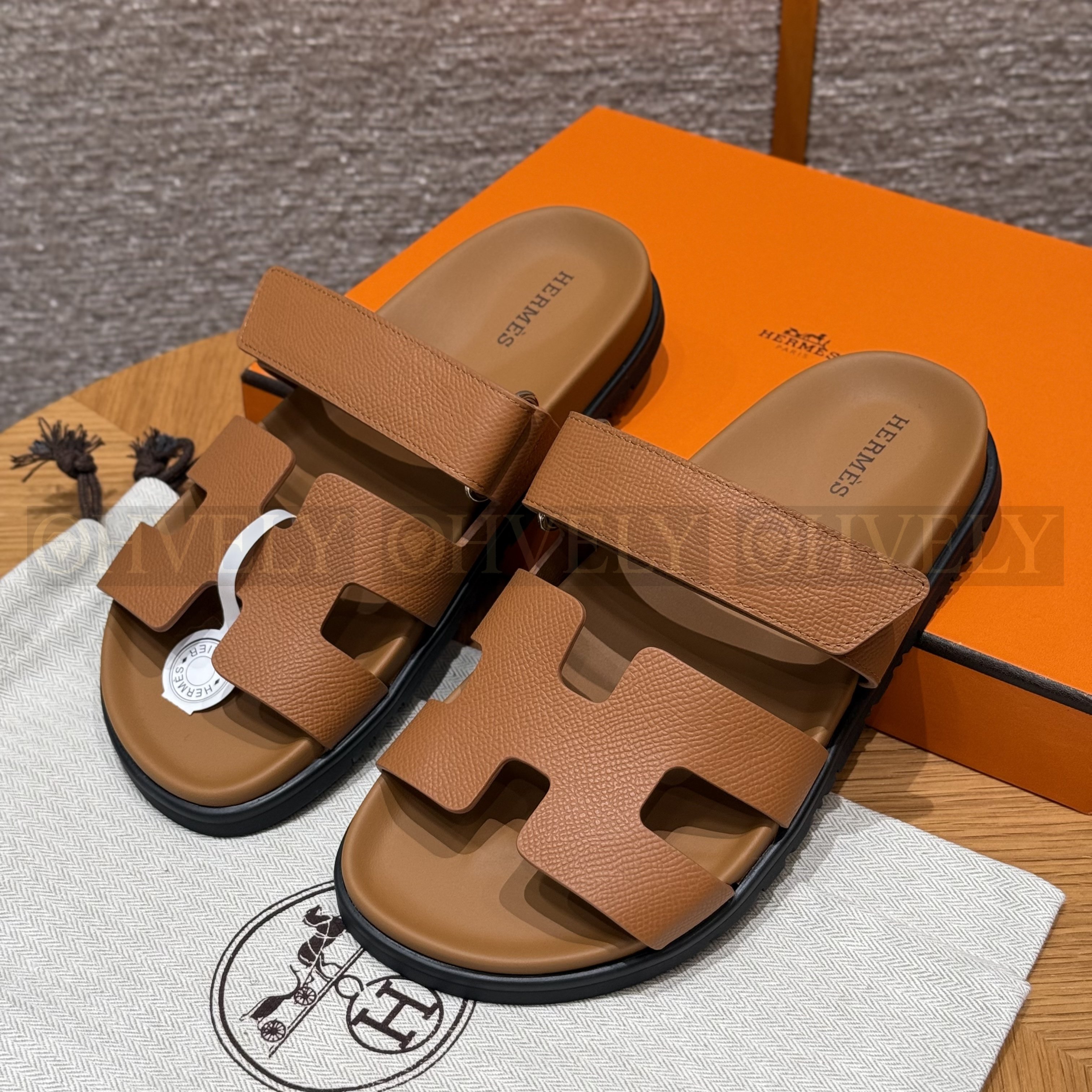 HERMÈS 에르메스 칩레 샌들 엡송 카프스킨 & 카멜 로버 솔 (Gold)