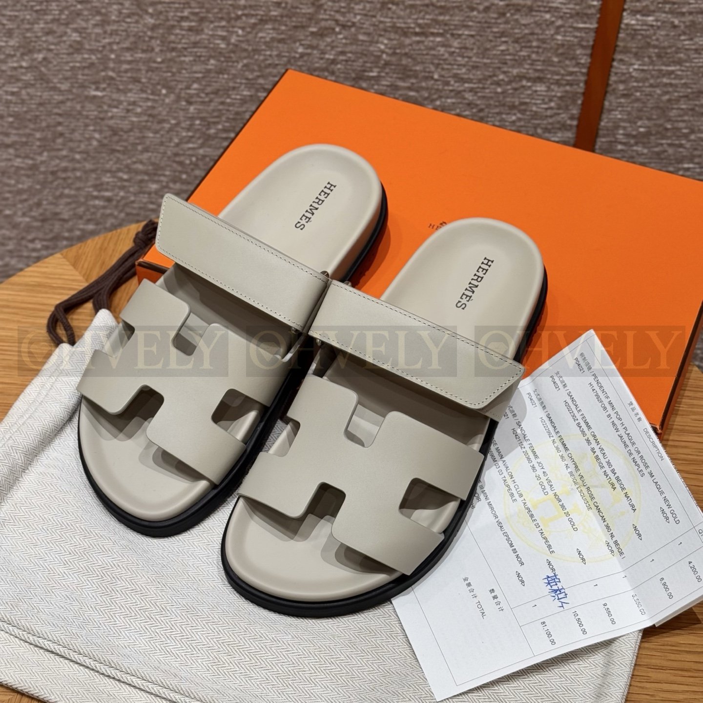 HERMÈS 에르메스 칩레 샌들 카프스킨 & 블랙 로버 솔 (Beige Espuisse)