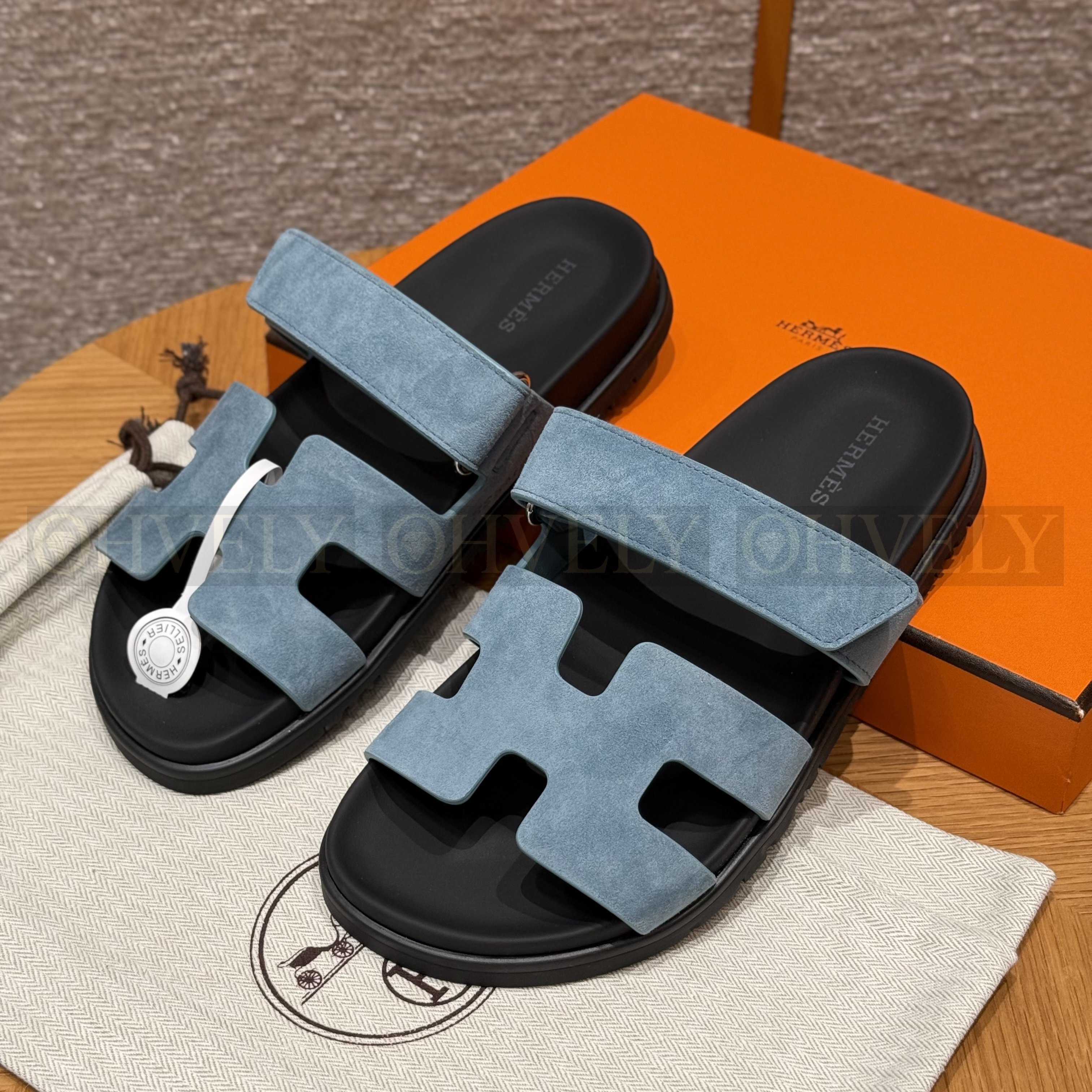HERMÈS 에르메스 칩레 샌들 샤무아 카프스킨 & 블랙 로버 솔 (New Blue Jean)