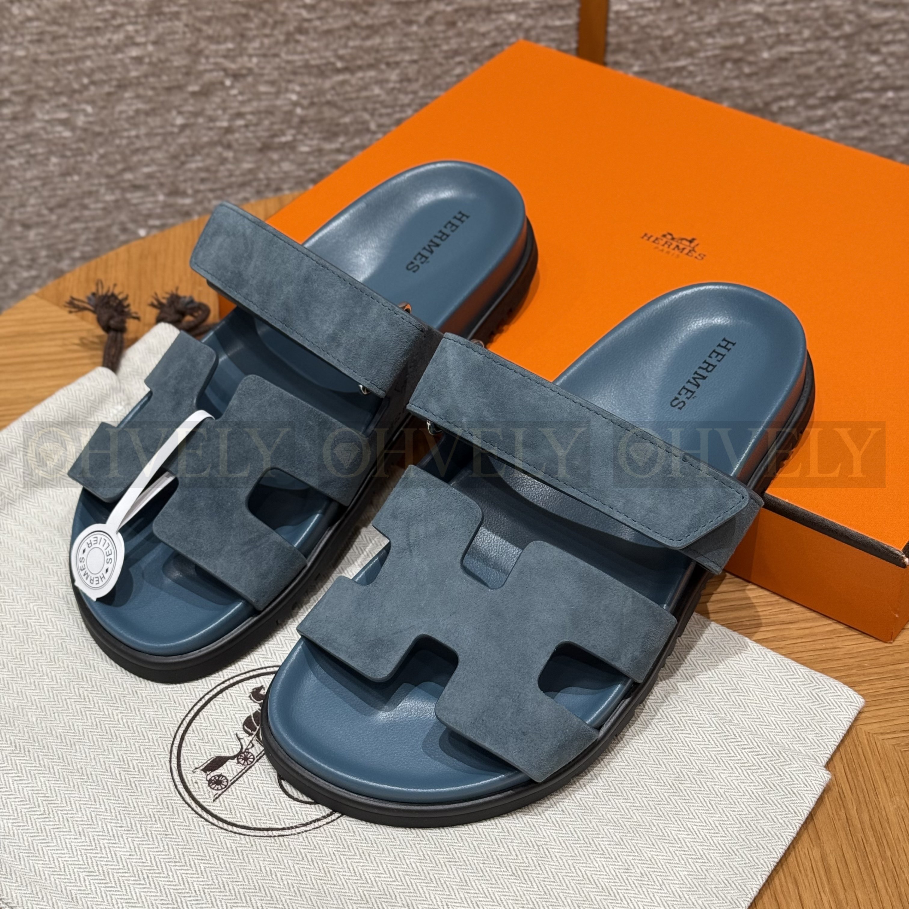 HERMÈS 에르메스 칩레 샌들 샤무아 카프스킨 & 블랙 로버 솔 (Purplish blue)