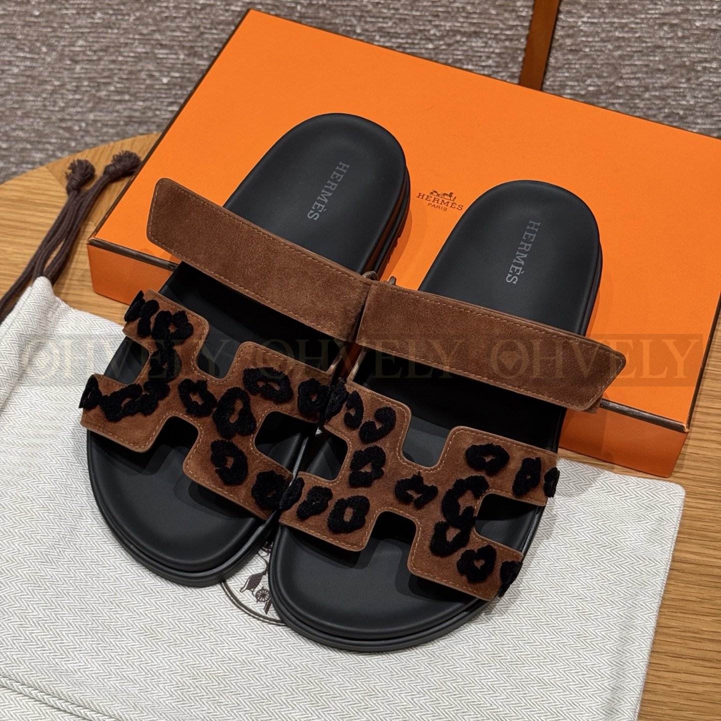 HERMÈS 에르메스 칩레 샌들 샤무아 카프스킨 & 블랙 로버 솔 (Brun Fume)