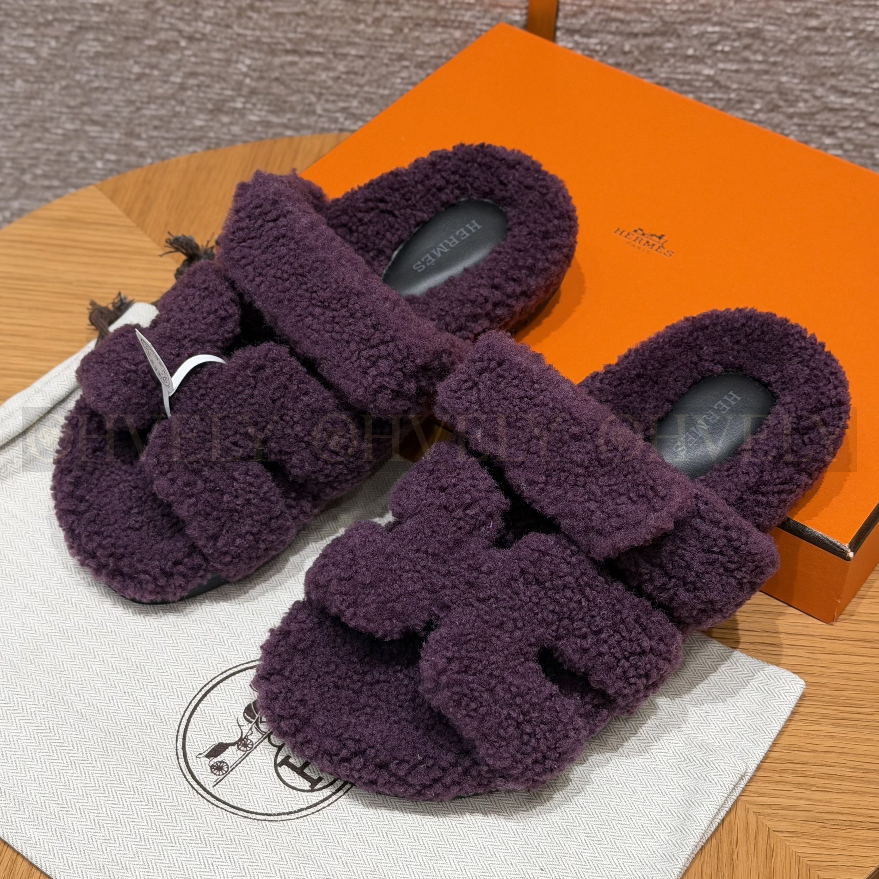HERMÈS 에르메스 치프레 샌들 카프스킨 & 시어링 (Raisin)