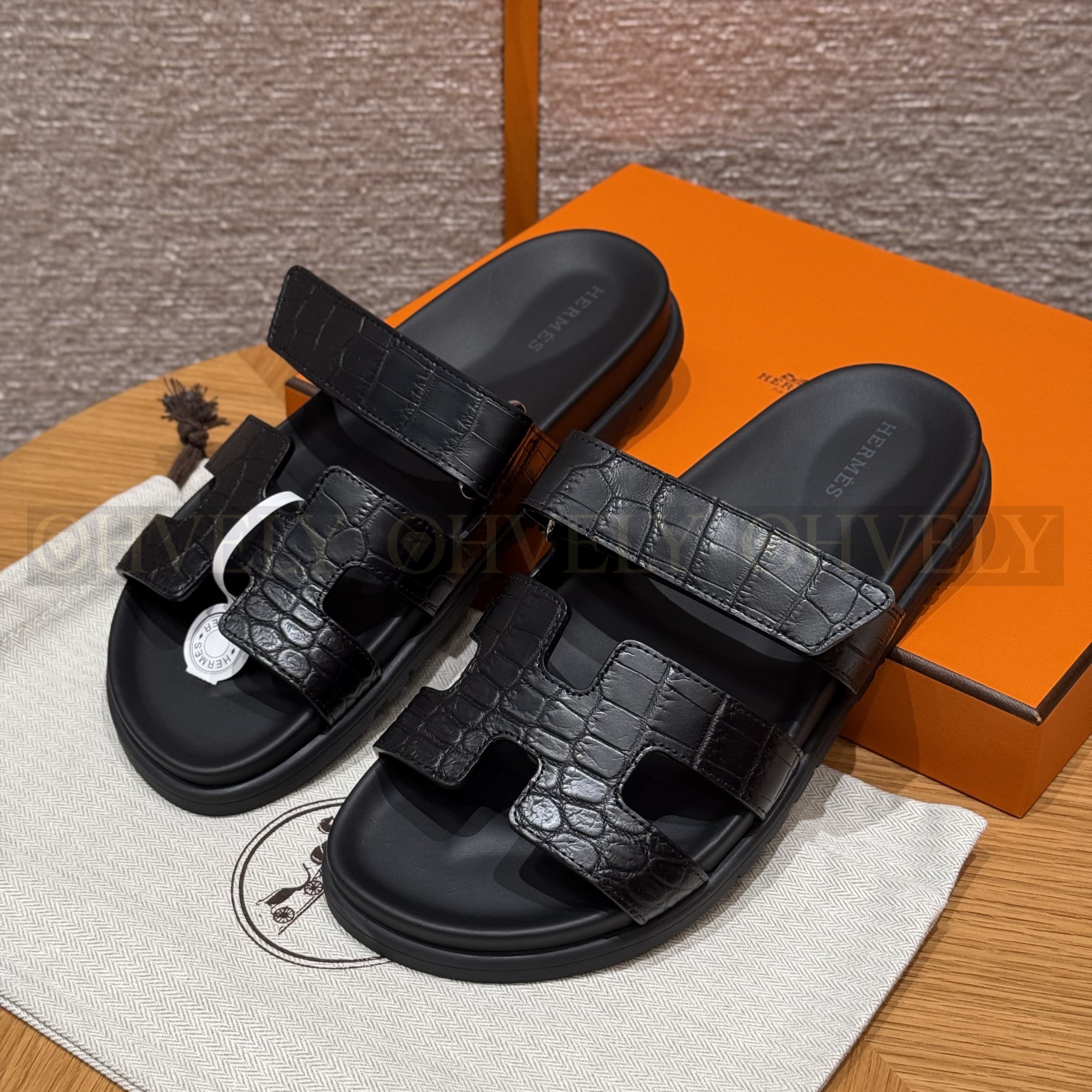 HERMÈS 에르메스 치레 샌들 매트 엘리게이터 & 블랙 로버 솔  (Noir)